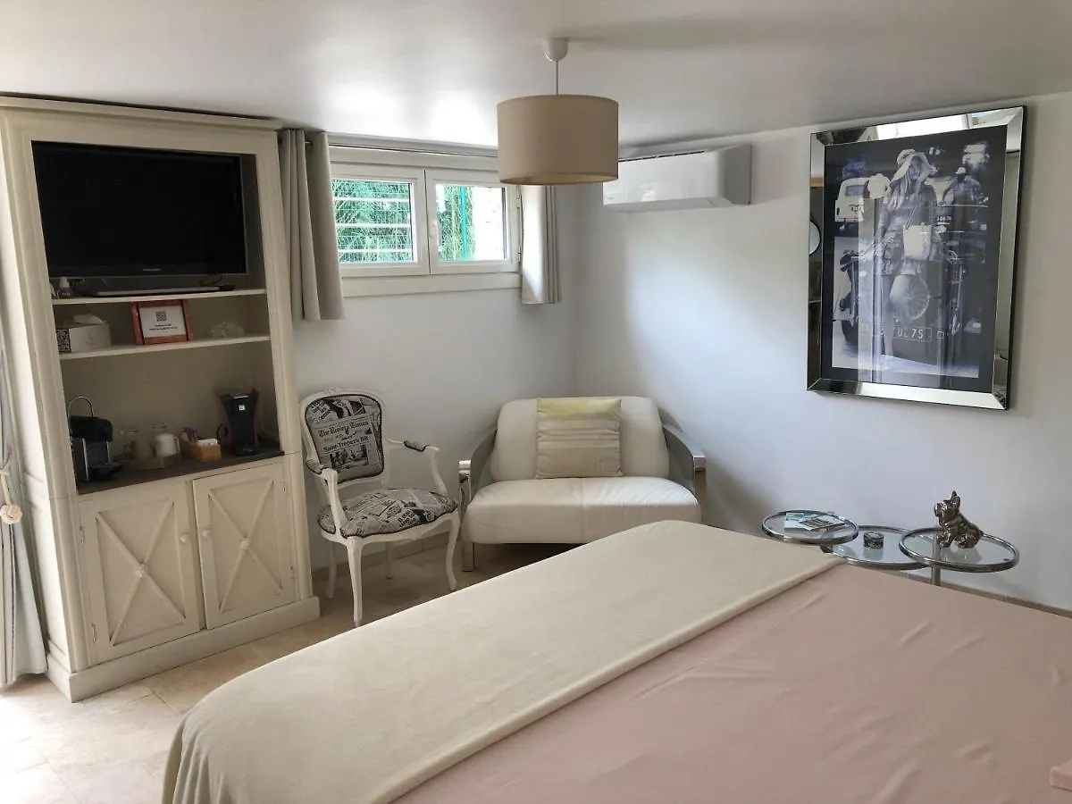 Tres Belle Chambre D'Hote A La Chapelle Sainte Anne Bed & Breakfast