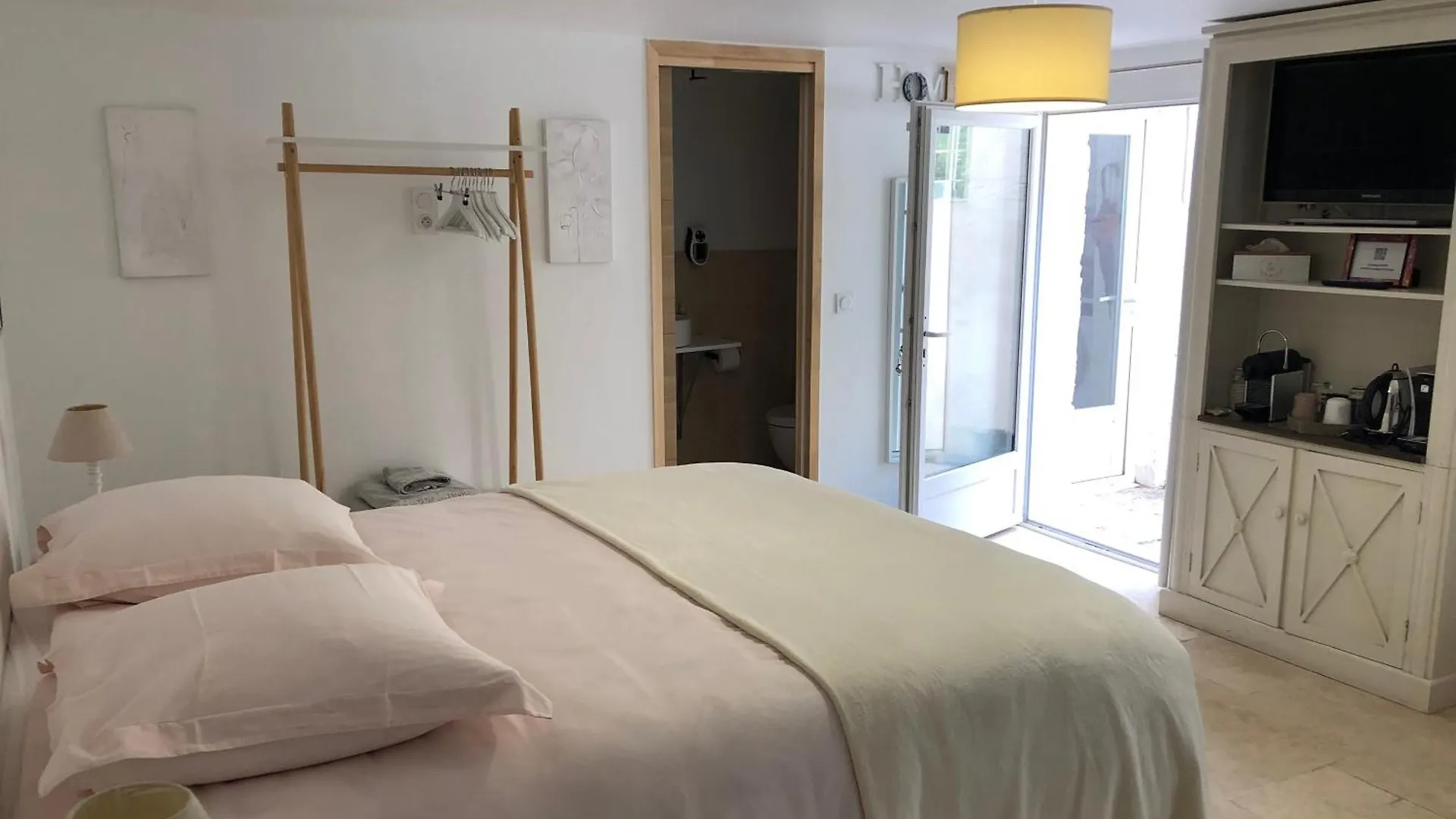 Tres Belle Chambre D'Hote A La Chapelle Sainte Anne Bed & Breakfast