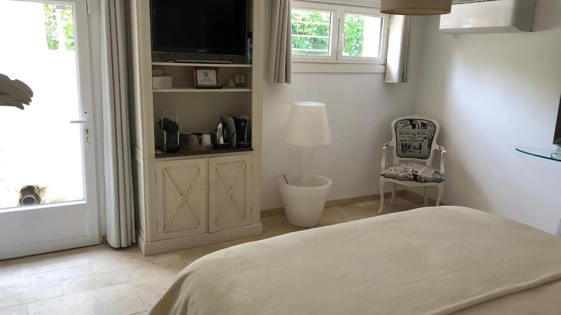 Tres Belle Chambre D'Hote A La Chapelle Sainte Anne Bed & Breakfast