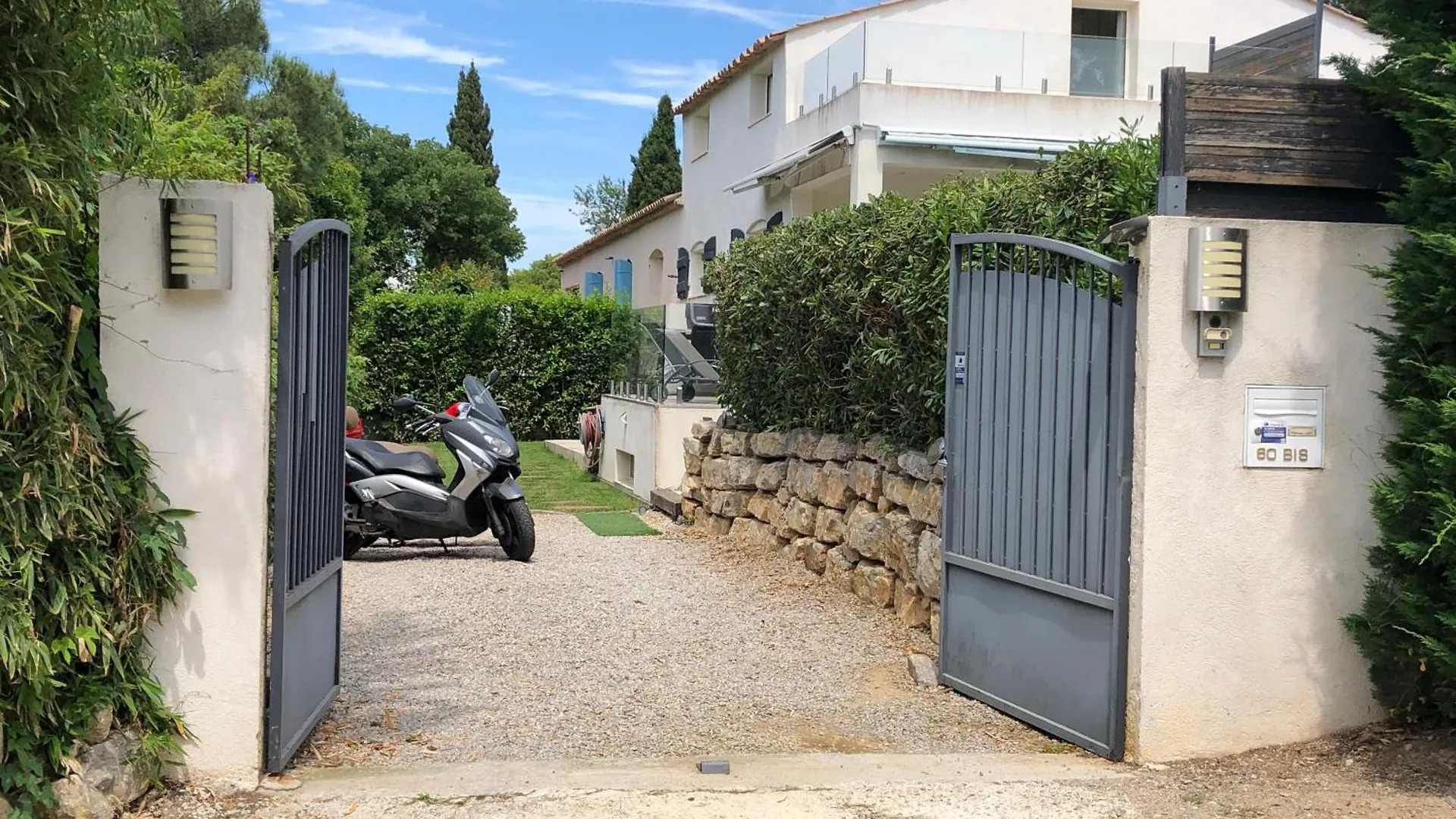 Tres Belle Chambre D'Hote A La Chapelle Sainte Anne Bed & Breakfast Saint-Tropez